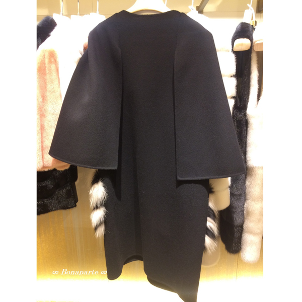 FENDI ウール コート ファーポケット ブラック 貴女の装いをより一層美しく彩るコート ウール コート ファーポケット ブラック フェンディ コート コピー