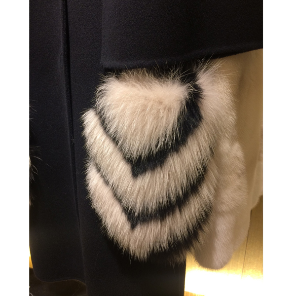 FENDI ウール コート ファーポケット ブラック 貴女の装いをより一層美しく彩るコート ウール コート ファーポケット ブラック フェンディ コート コピー